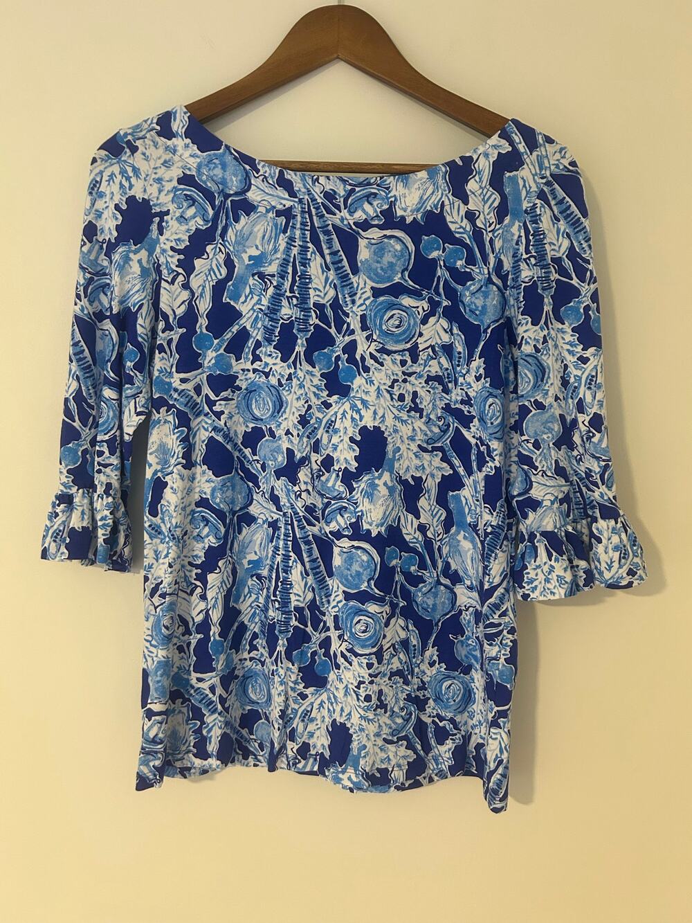 Lilly Pulitzer Waverly Blue White Ruffle Boatneck Top 3/4 Sleeves EUC Cotton M